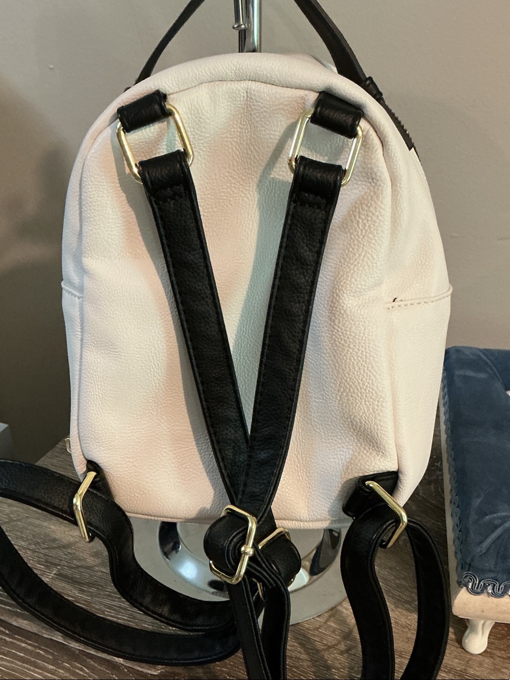 Betsey Johnson Luv Dog Puppy White Black Quilted Mini Backpack EUC 6x8x3 - Picture 5 of 7